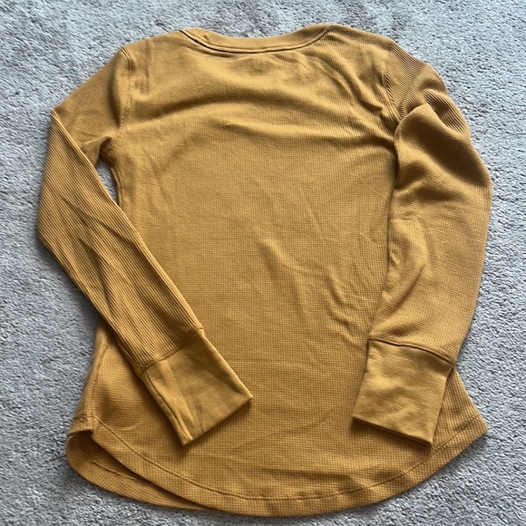 NWOT Gap thermal long sleeve top - Picture 3 of 3